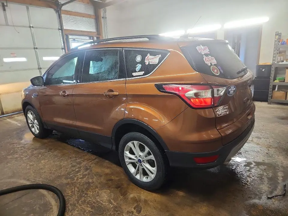 2017 FORD ESCAPE SE  