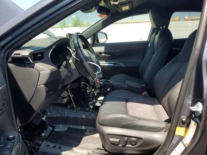 2021 TOYOTA VENZA XLE  