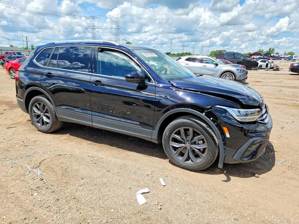 2022 VOLKSWAGEN TIGUAN SE  