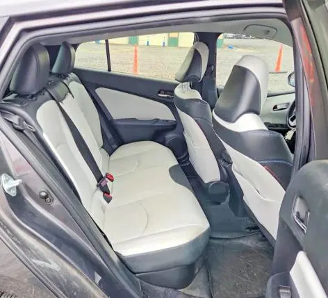 2019 TOYOTA PRIUS XLE  