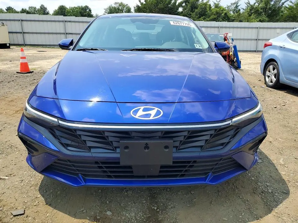 2025 HYUNDAI ELANTRA SEL  