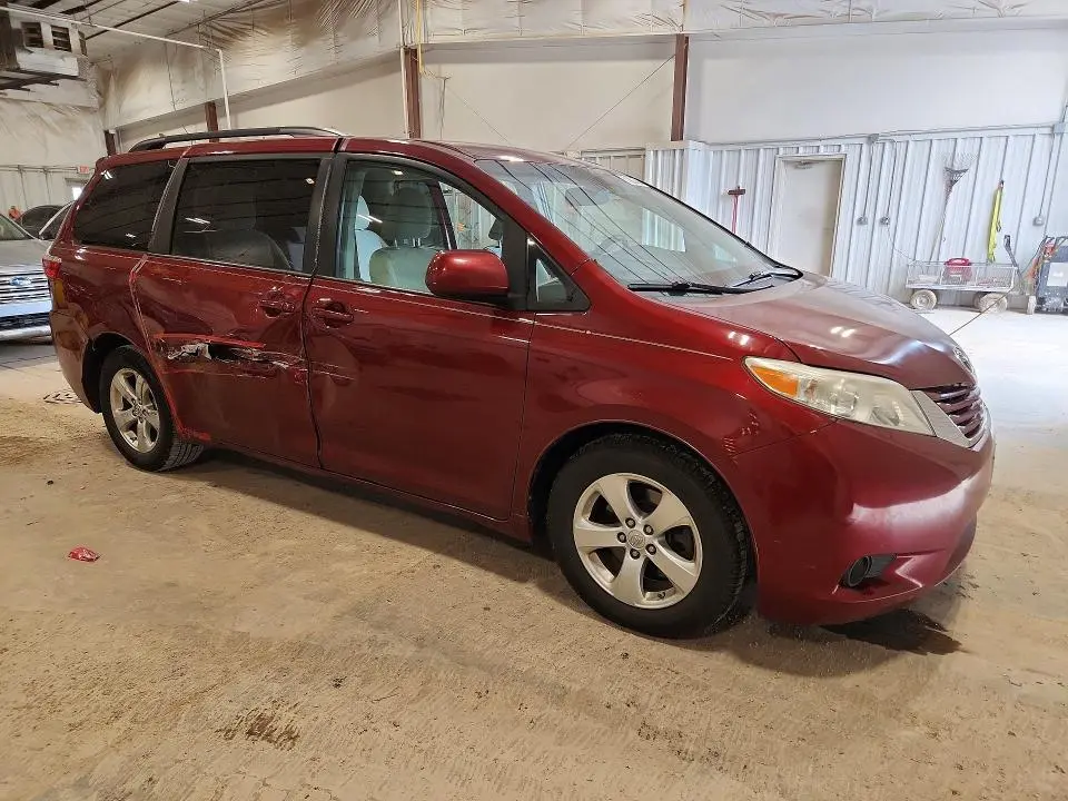 2015 TOYOTA SIENNA LE  