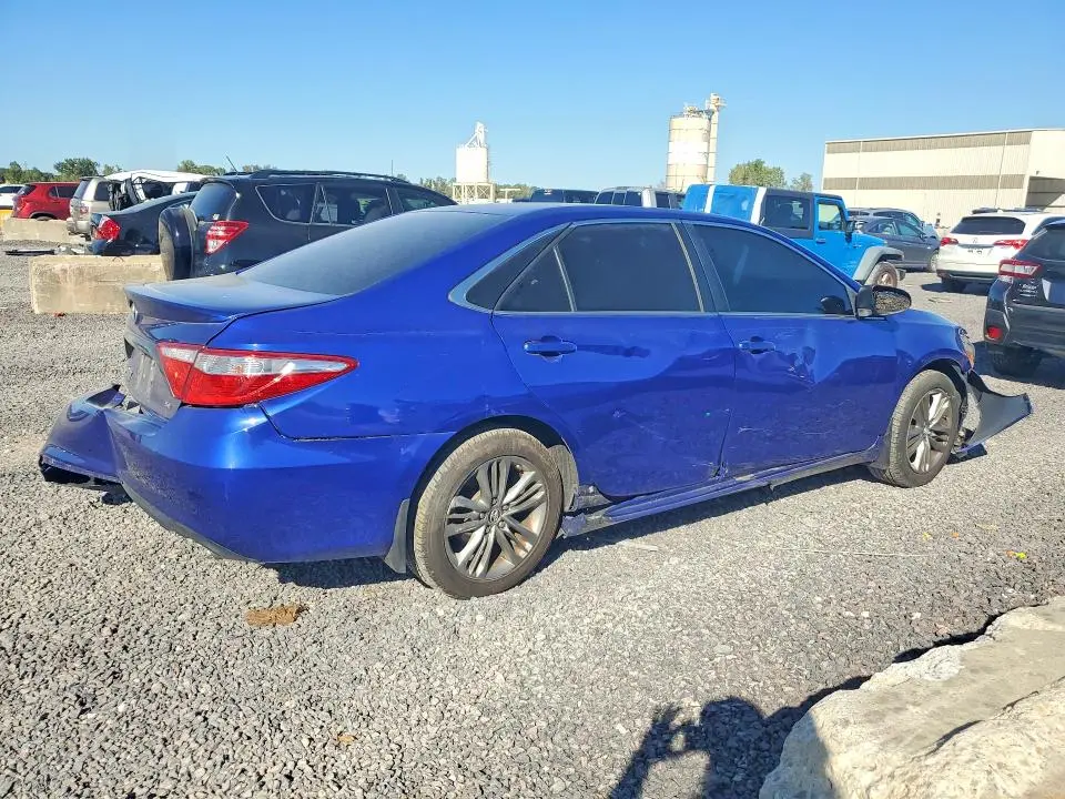 2016 TOYOTA CAMRY SE  