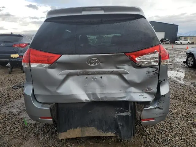 2011 TOYOTA SEINNA   