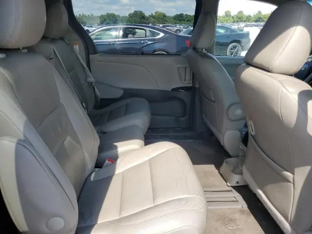 2016 TOYOTA SIENNA XLE  