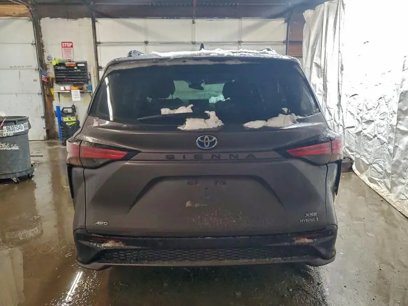 2022 TOYOTA SIENNA XSE  