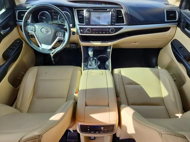 2019 TOYOTA HIGHLANDER SE  