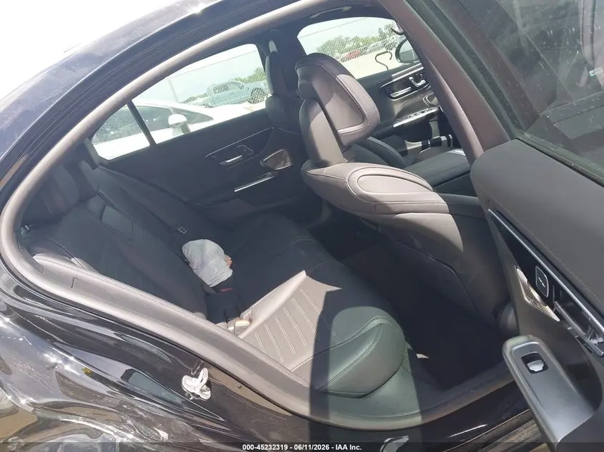 2024 MERCEDES-BENZ C 300  
