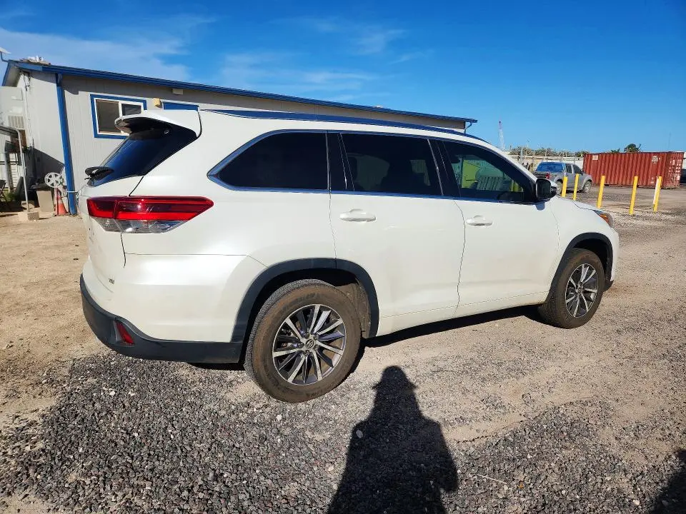 2017 TOYOTA HIGHLANDER XLE  