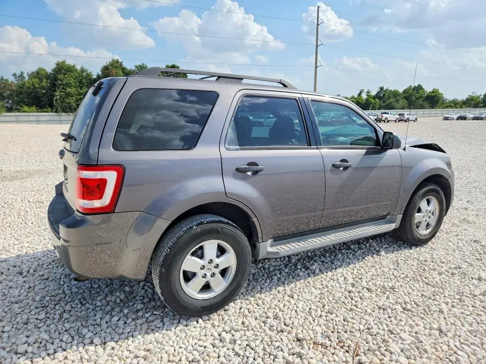 2011 FORD ESCAPE XLT  