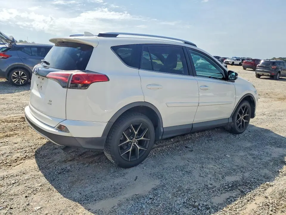 2016 TOYOTA RAV4 SE  