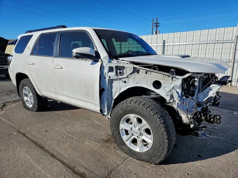 2023 TOYOTA 4RUNNER SE  