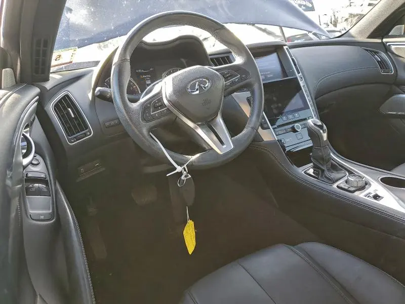 2018 INFINITI Q60 LUXE 300  