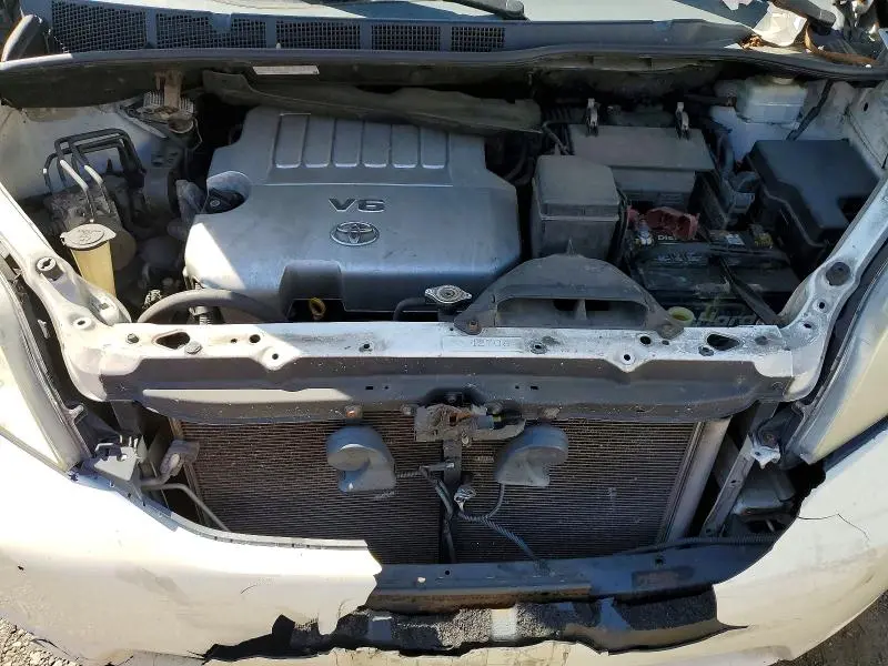 2011 TOYOTA SIENNA LE 8-PASSENGER  