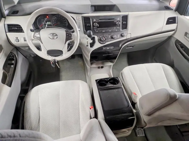 2012 TOYOTA SIENNA LE 8-PASSENGER  