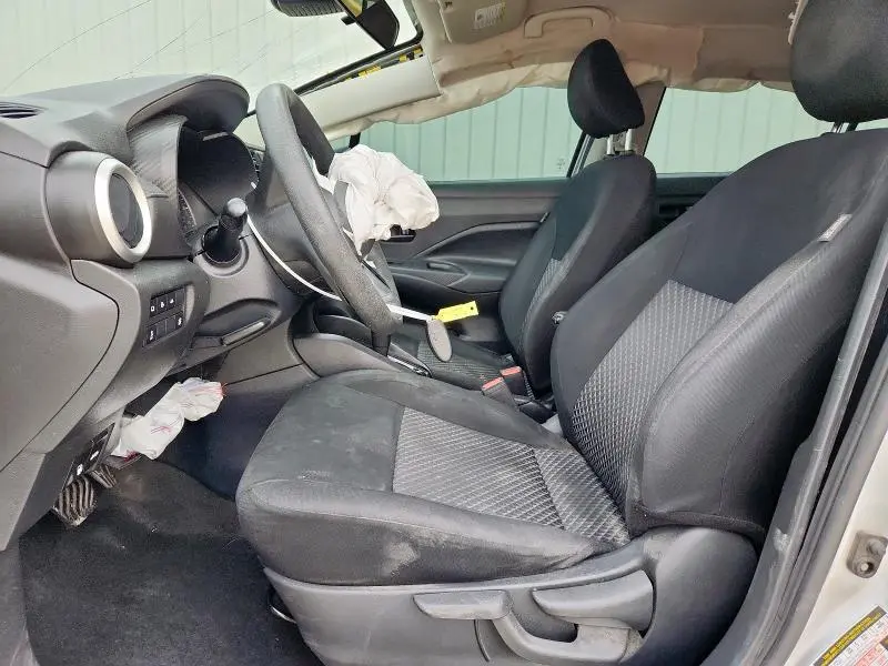 2021 NISSAN VERSA S  