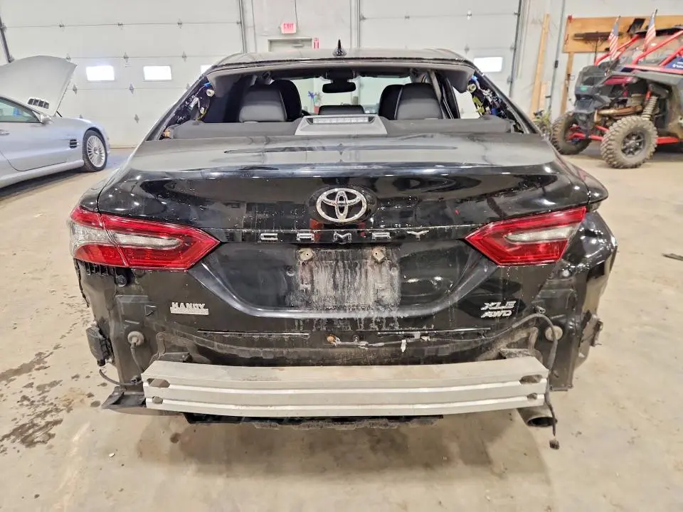 2021 TOYOTA CAMRY XLE  
