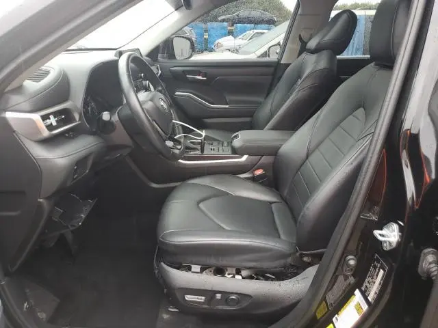 2021 TOYOTA HIGHLANDER XLE  