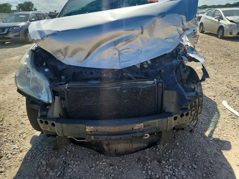 2011 CHEVROLET TRAVERSE LT  
