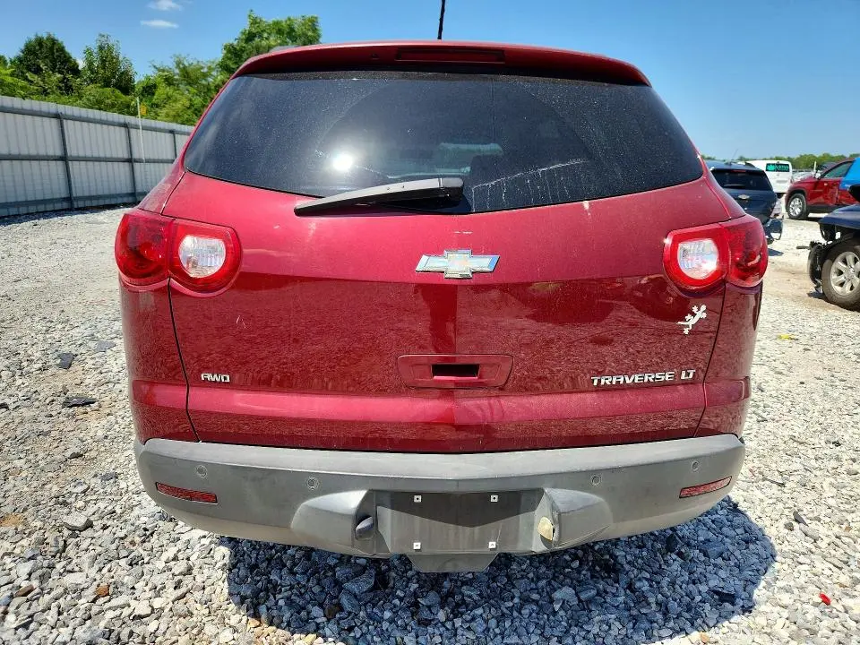 2010 CHEVROLET TRAVERSE LT  