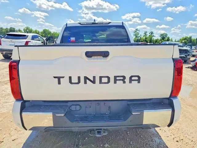 2023 TOYOTA TUNDRA SR5  