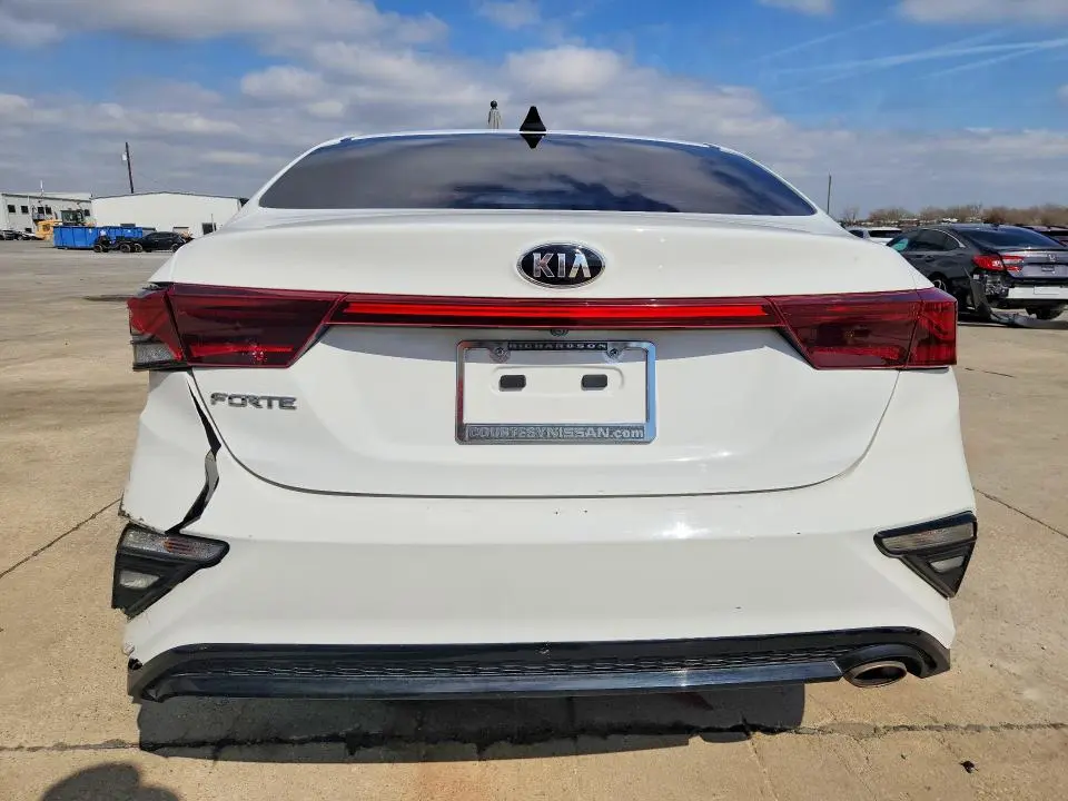 2021 KIA FORTE LXS  