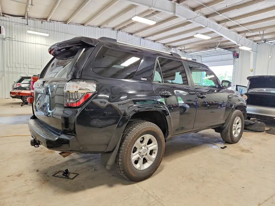 2021 TOYOTA 4RUNNER SR5  