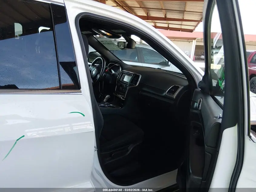 2017 JEEP GRAND CHEROKEE LAREDO 4X2