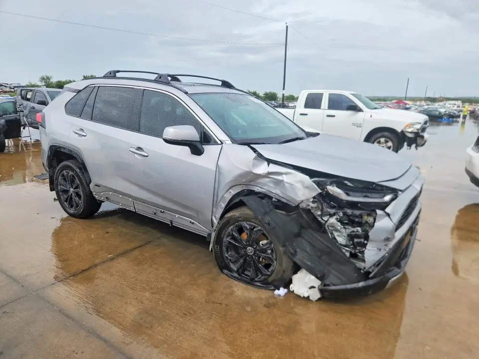 2024 TOYOTA RAV4 SE  