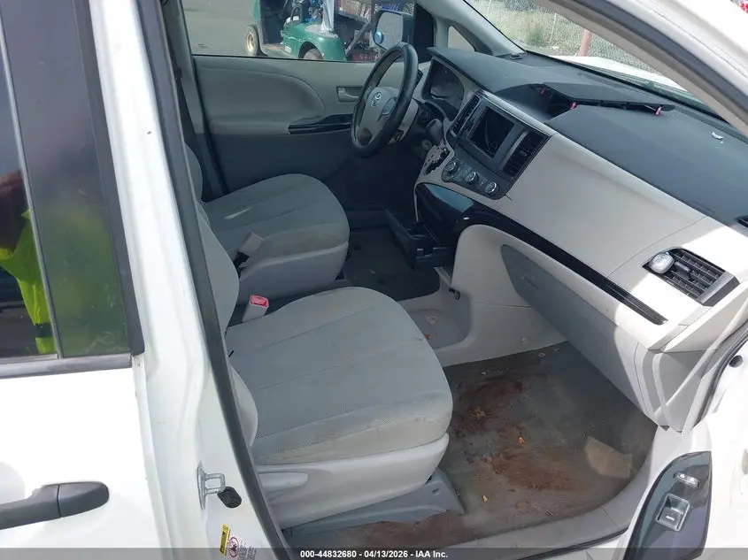 2013 TOYOTA SIENNA L V6 7 PASSENGER