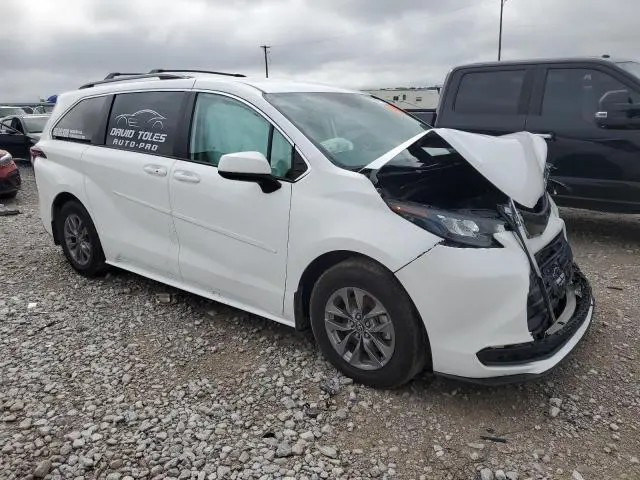 2024 TOYOTA SIENNA LE  