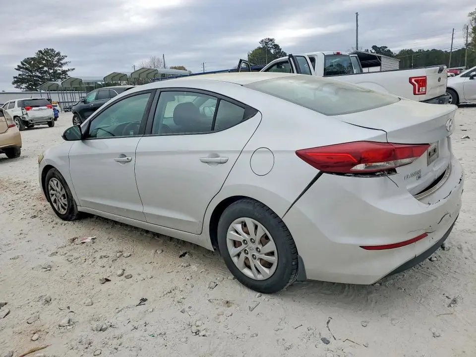 2018 HYUNDAI ELANTRA SE  