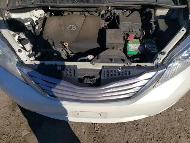 2017 TOYOTA SIENNA XLE  