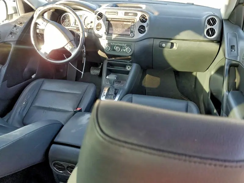 2010 VOLKSWAGEN TIGUAN S  