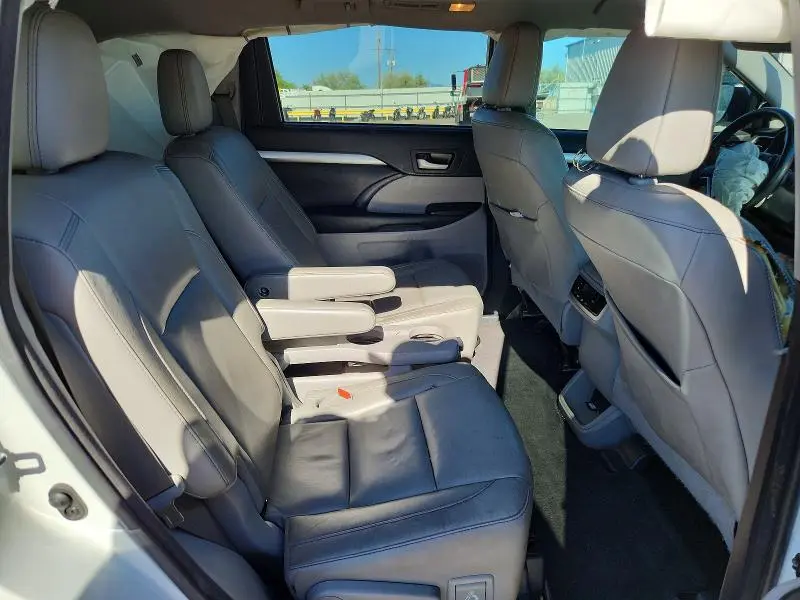 2017 TOYOTA HIGHLANDER XLE  