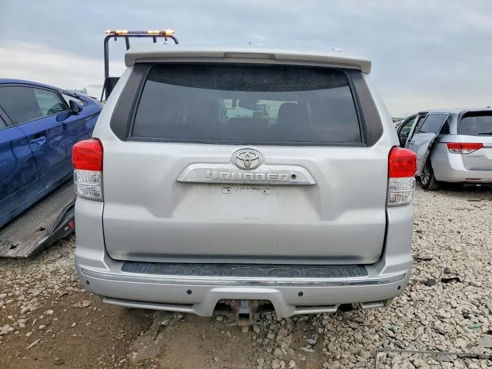 2010 TOYOTA 4RUNNER SR5  
