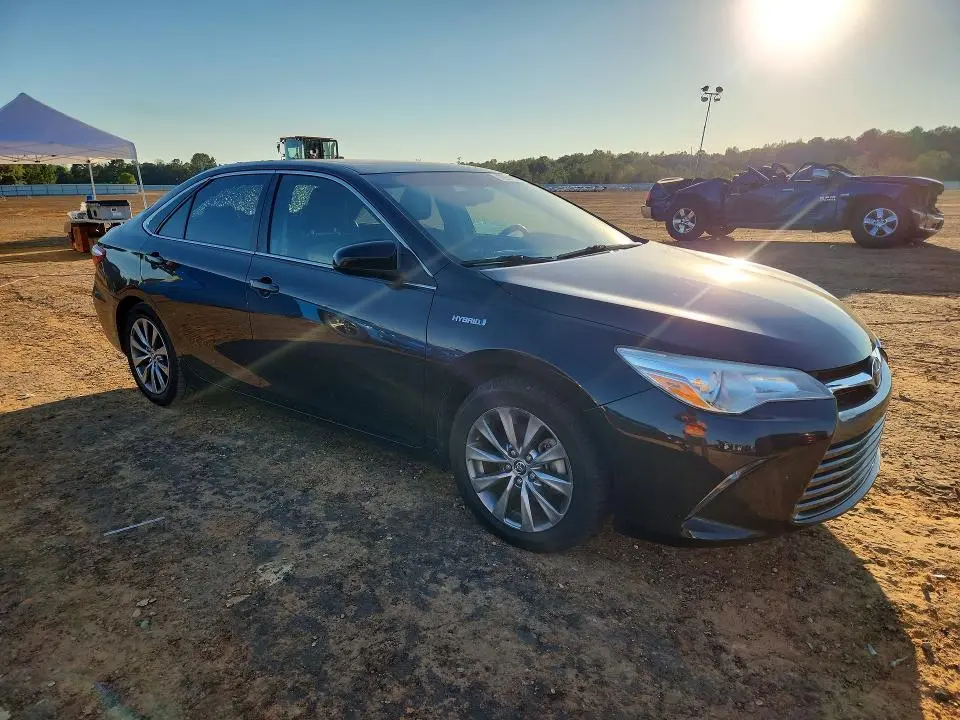 2015 TOYOTA CAMRY XLE  