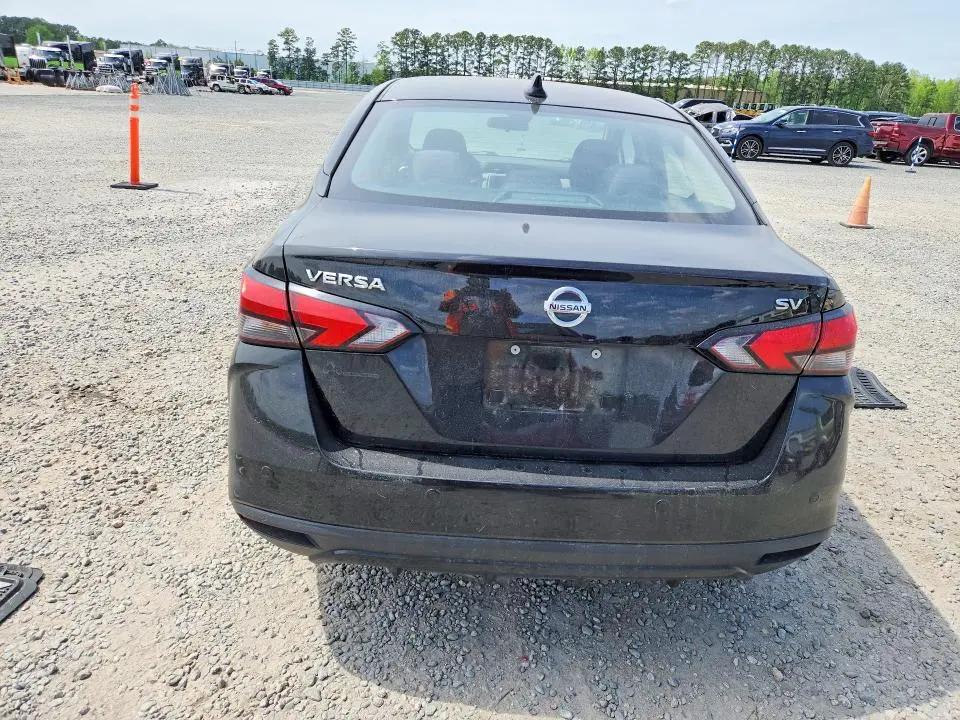 2021 NISSAN VERSA SV  