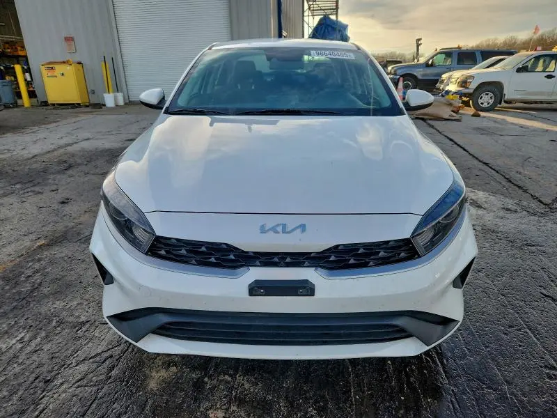 2023 KIA FORTE LX  