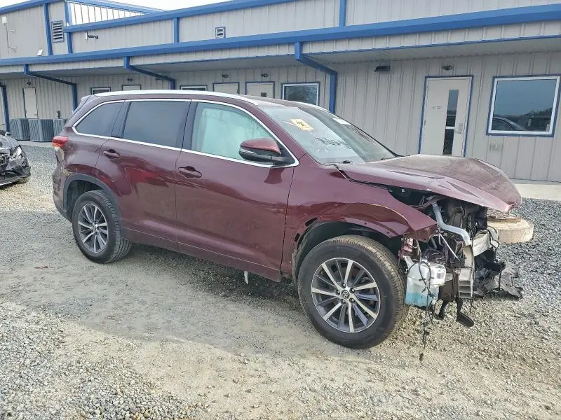 2017 TOYOTA HIGHLANDER SE  