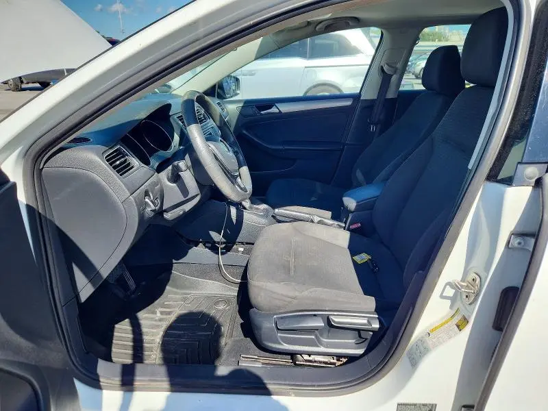 2016 VOLKSWAGEN JETTA SE  