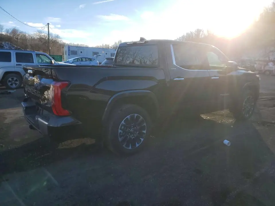 2025 TOYOTA TUNDRA CREWMAX LIMITED  