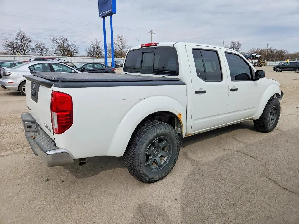 2015 NISSAN FRONTIER SV  