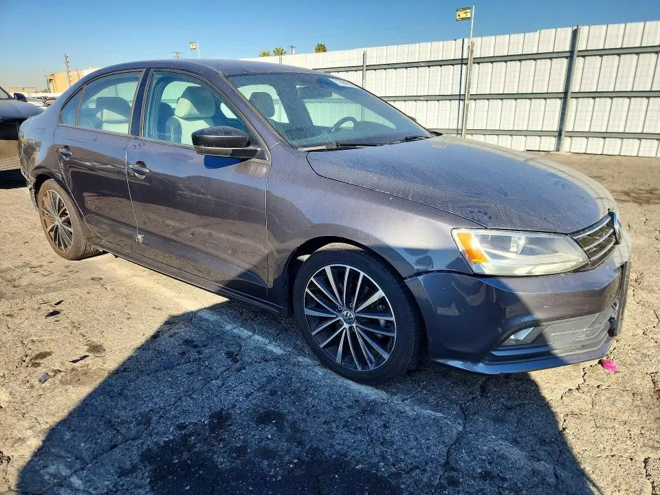 2016 VOLKSWAGEN JETTA SPORT  