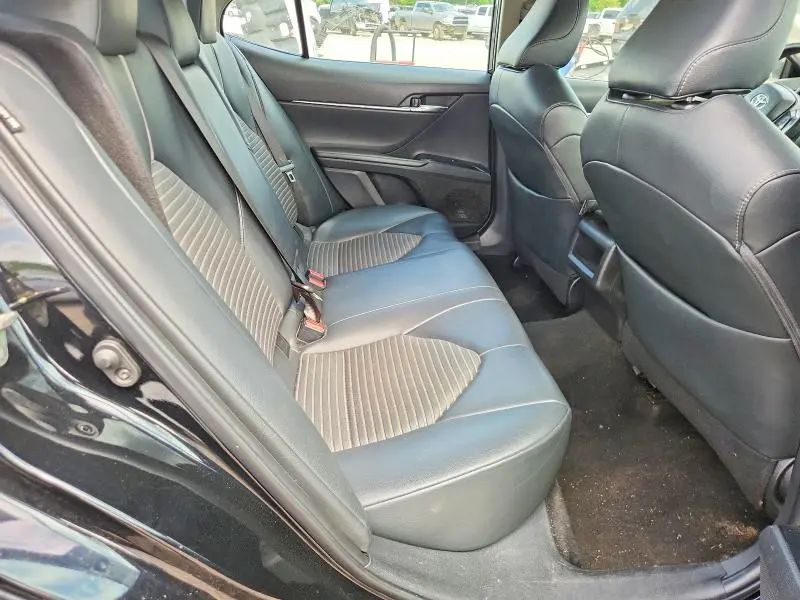 2019 TOYOTA CAMRY SE  