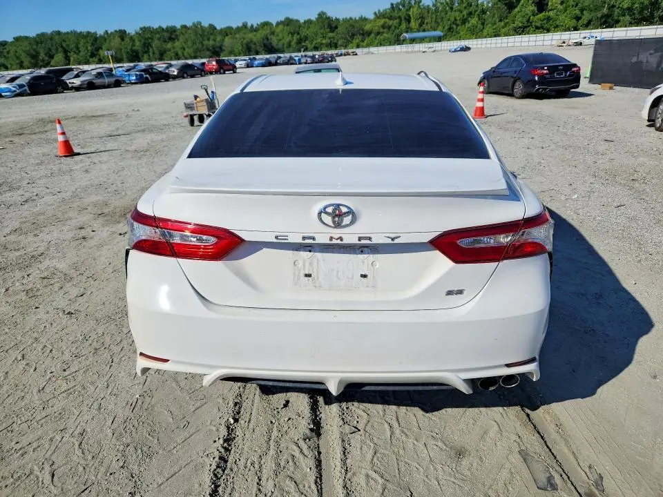 2020 TOYOTA CAMRY SE  
