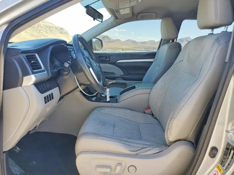 2015 TOYOTA HIGHLANDER LE PLUS  