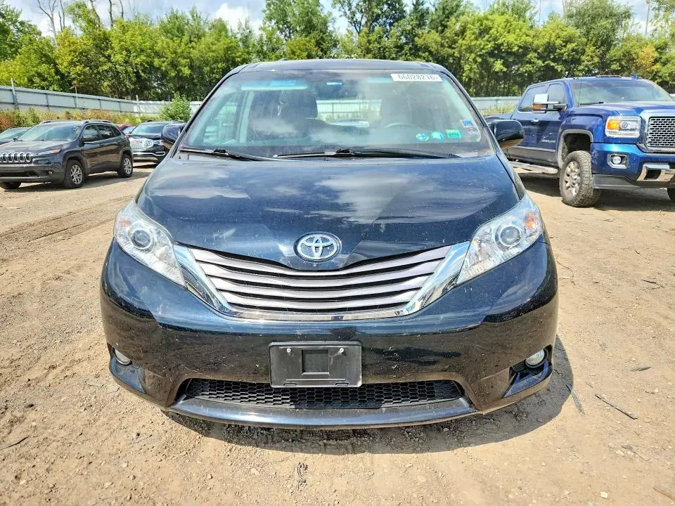 2017 TOYOTA SIENNA XLE 7-PASSENGER  