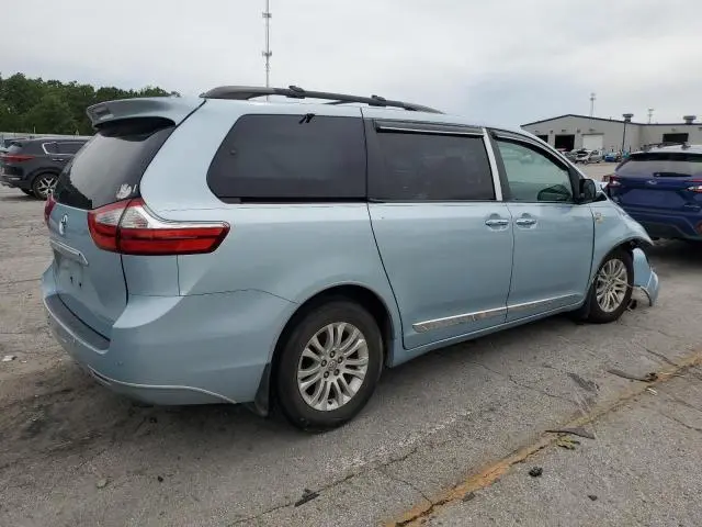 2017 TOYOTA SIENNA XLE  