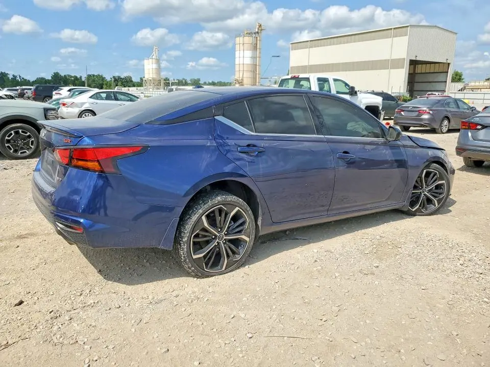 2023 NISSAN ALTIMA SR  
